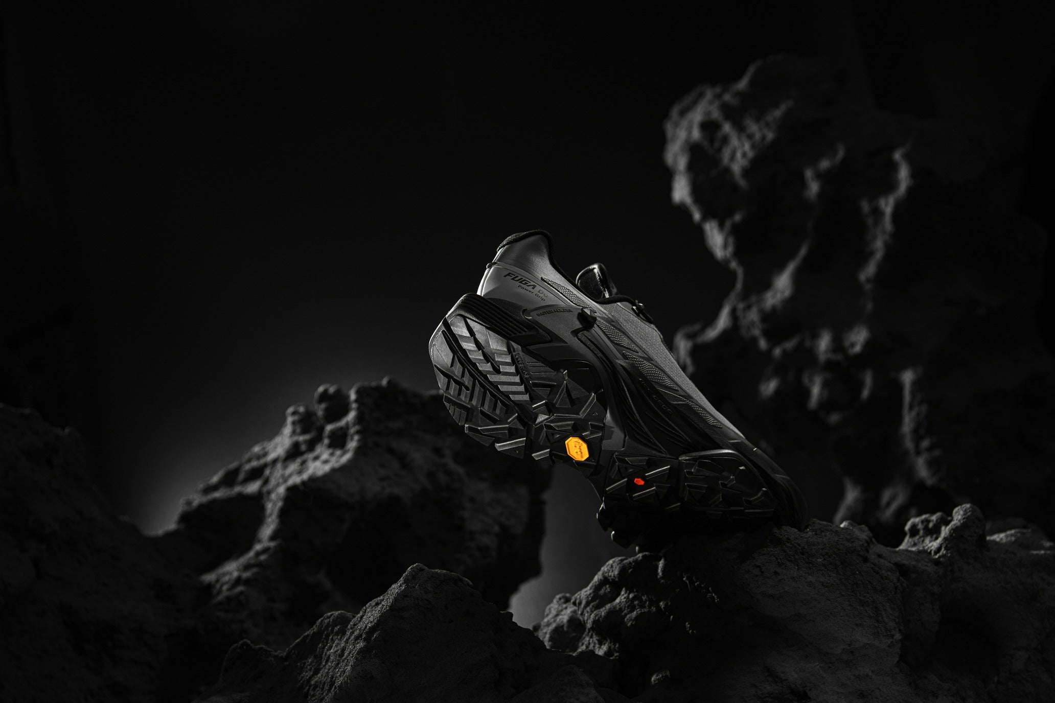 Color_BLACK SOLITUDE